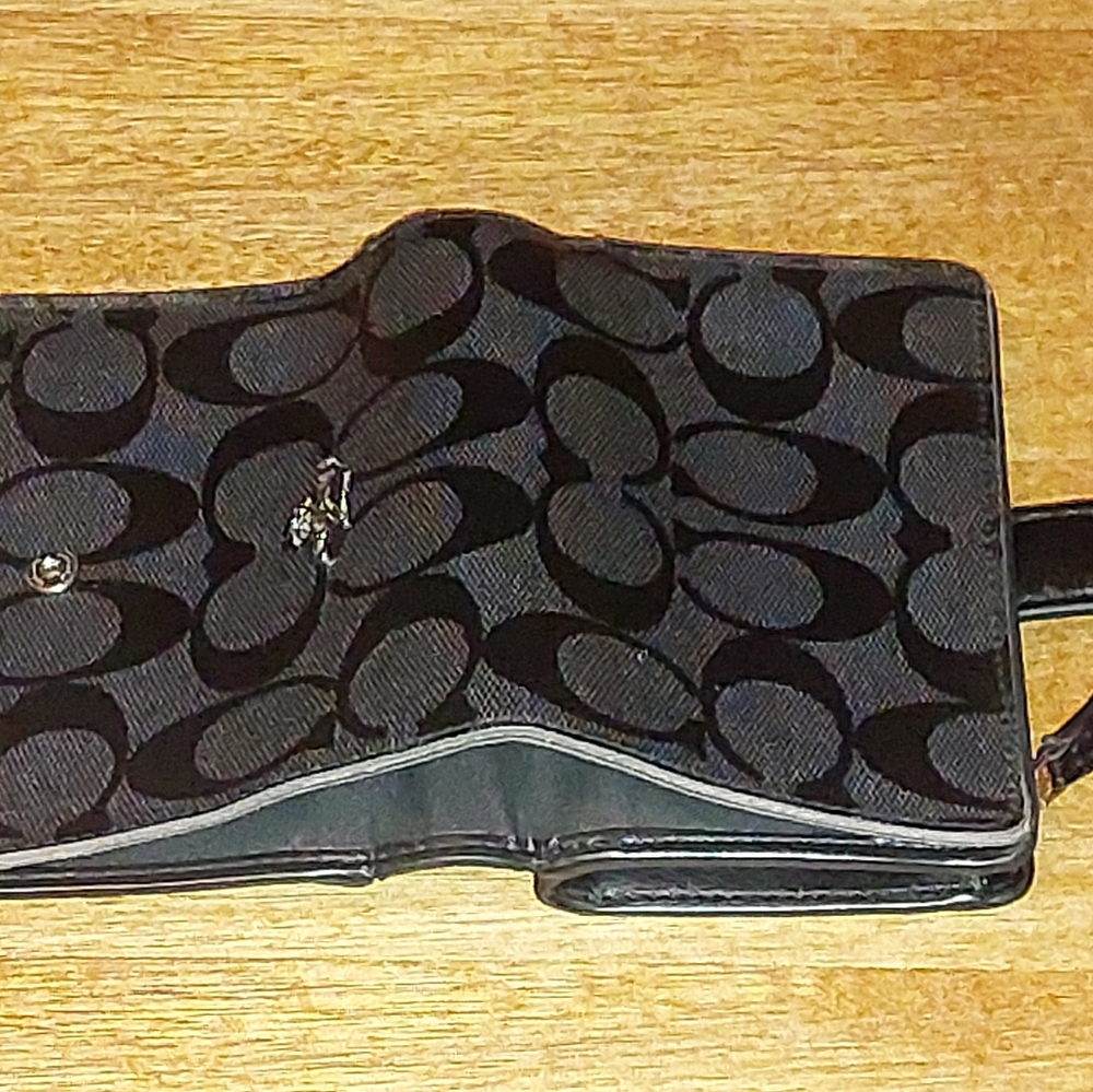 Coach ID wallet